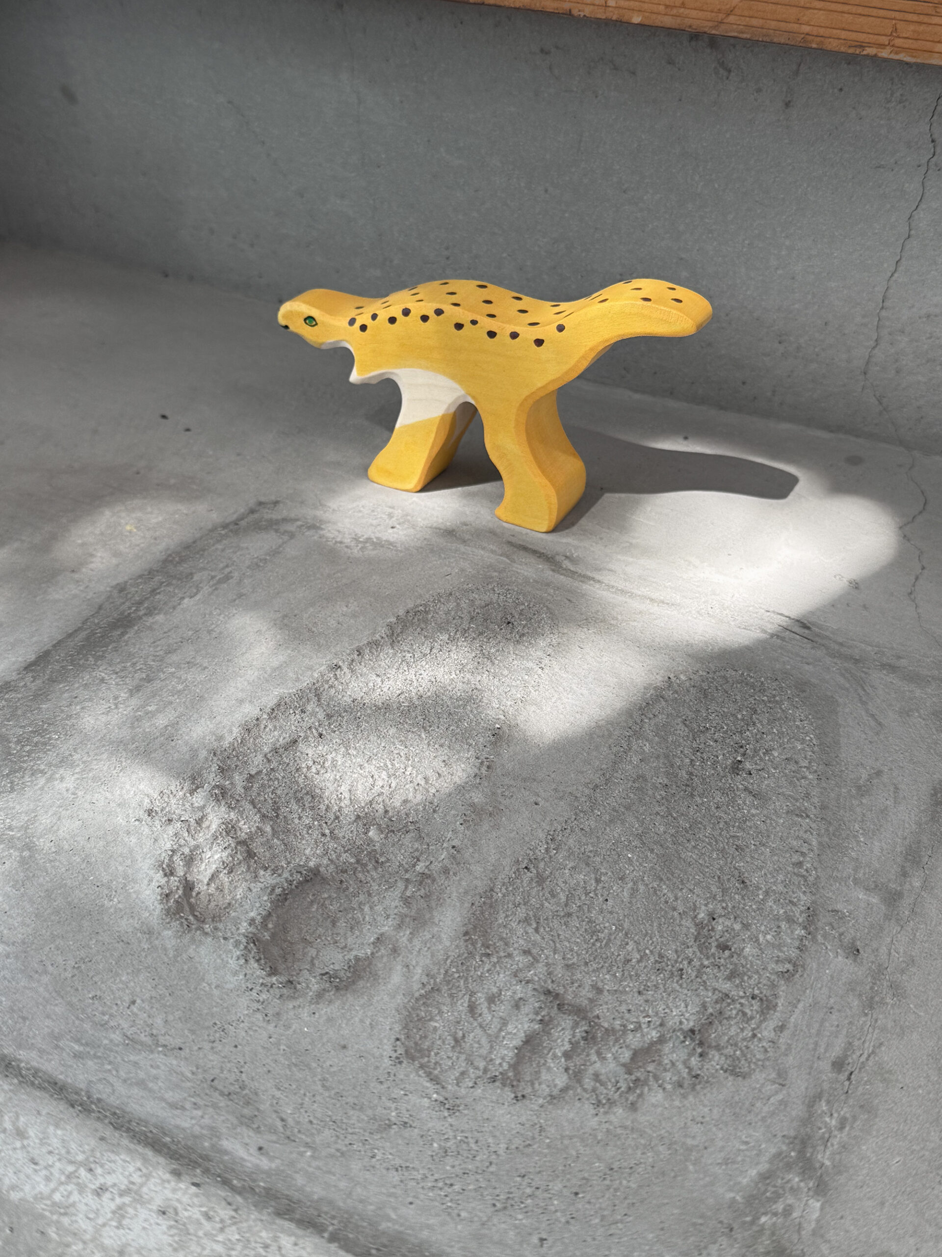 Small wooden dinosaur - 画像 (2)