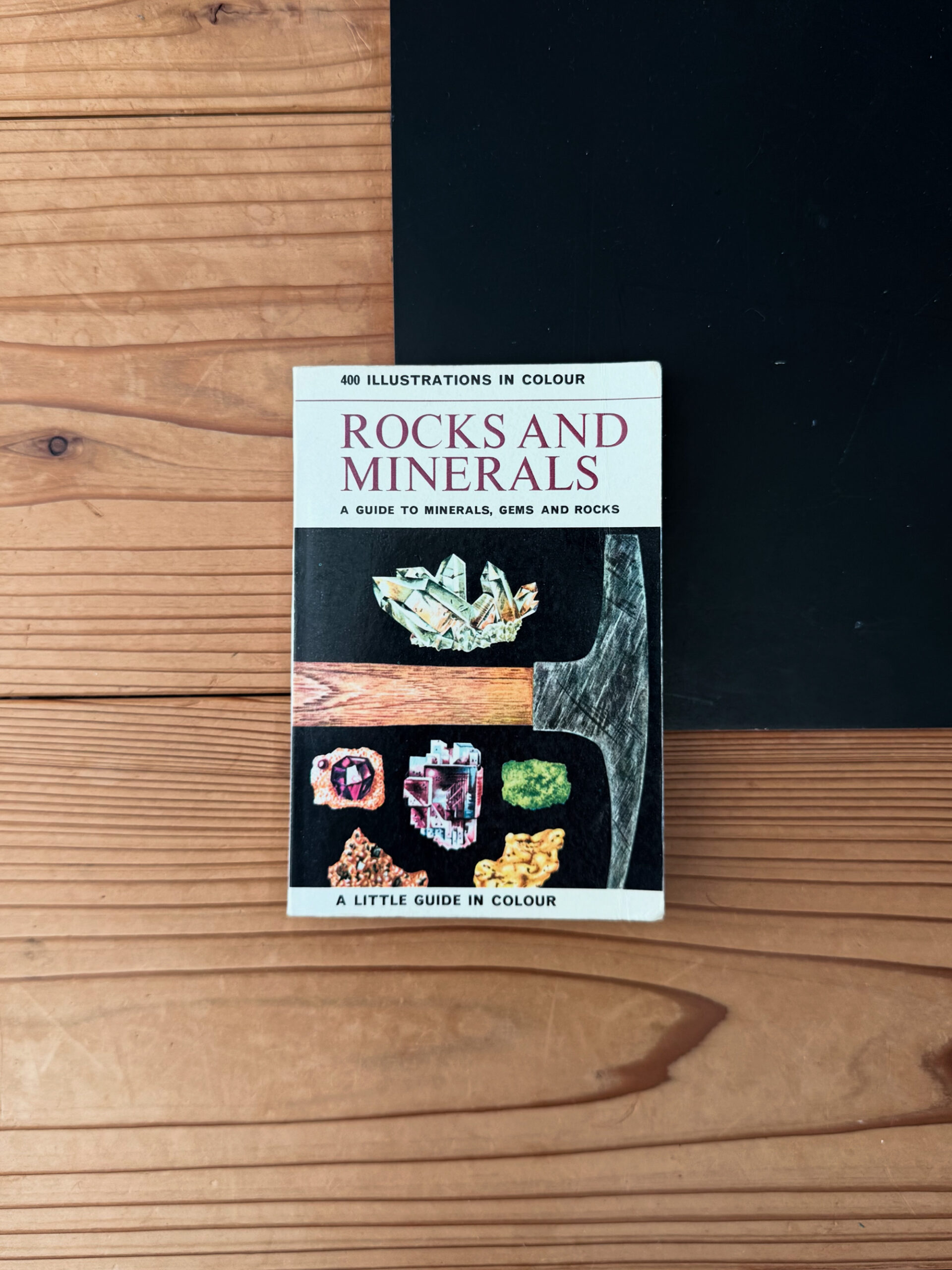 Encyclopedia series “Minerals”
