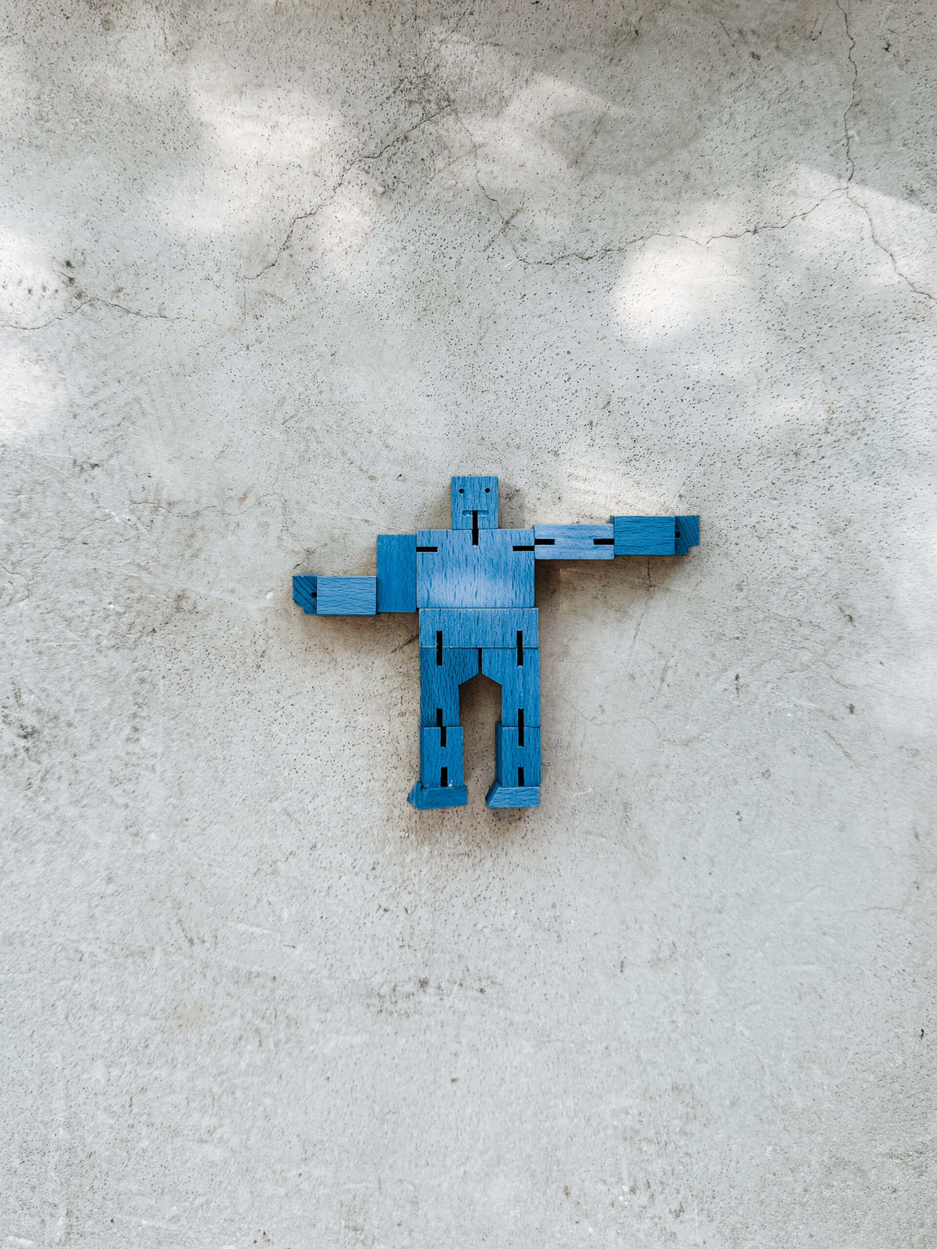 Cubebot wooden toy – blue