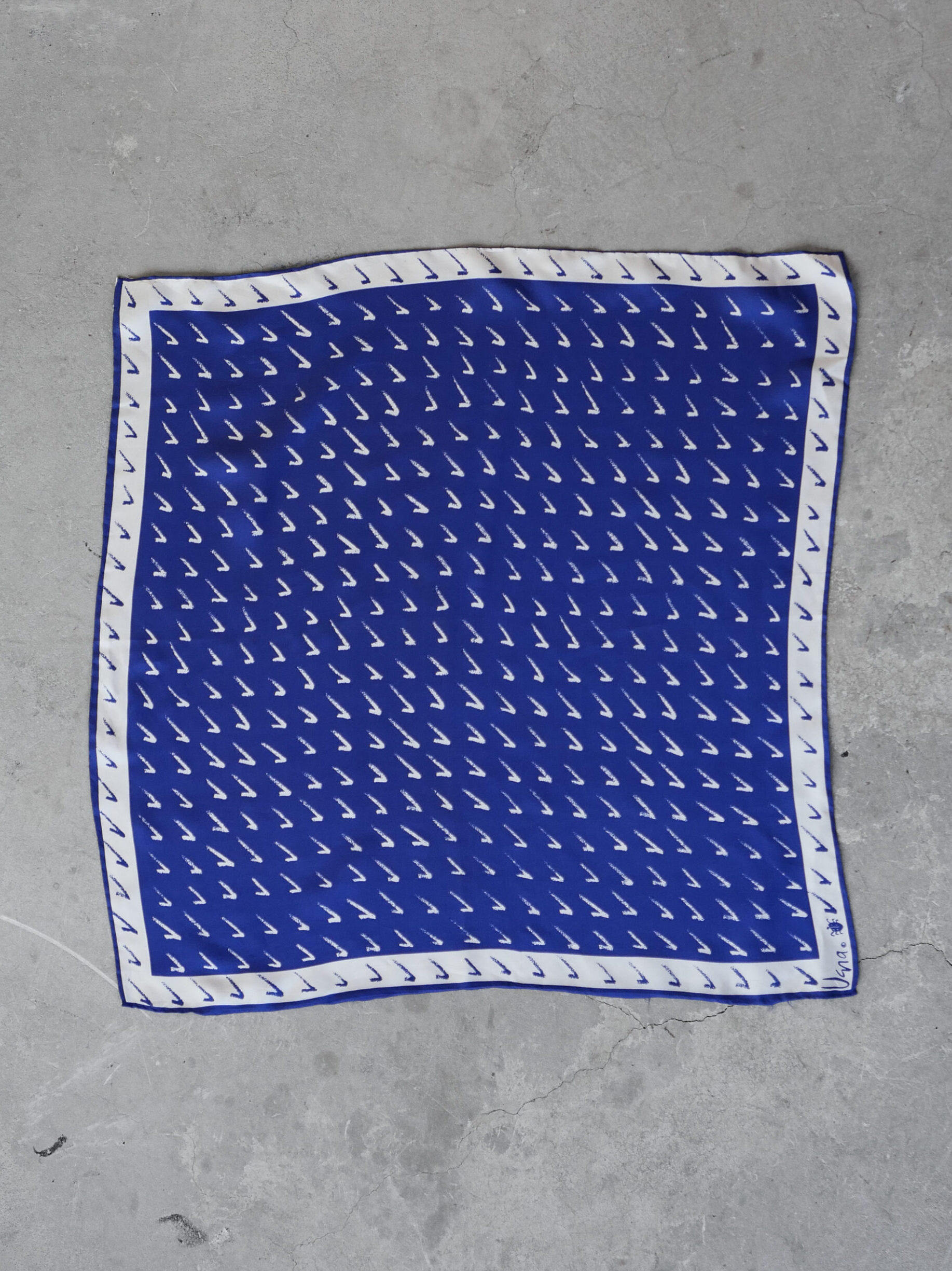 Unique checkmark pattern scarf
