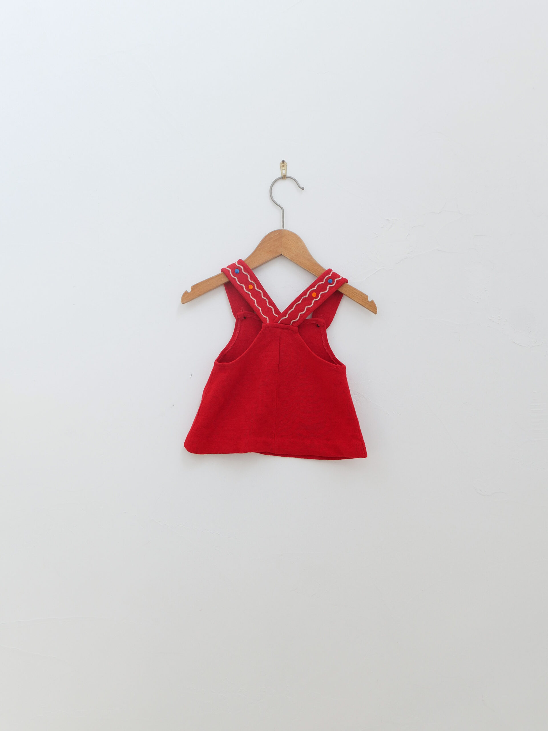 Red embroidered kids vest - 画像 (2)