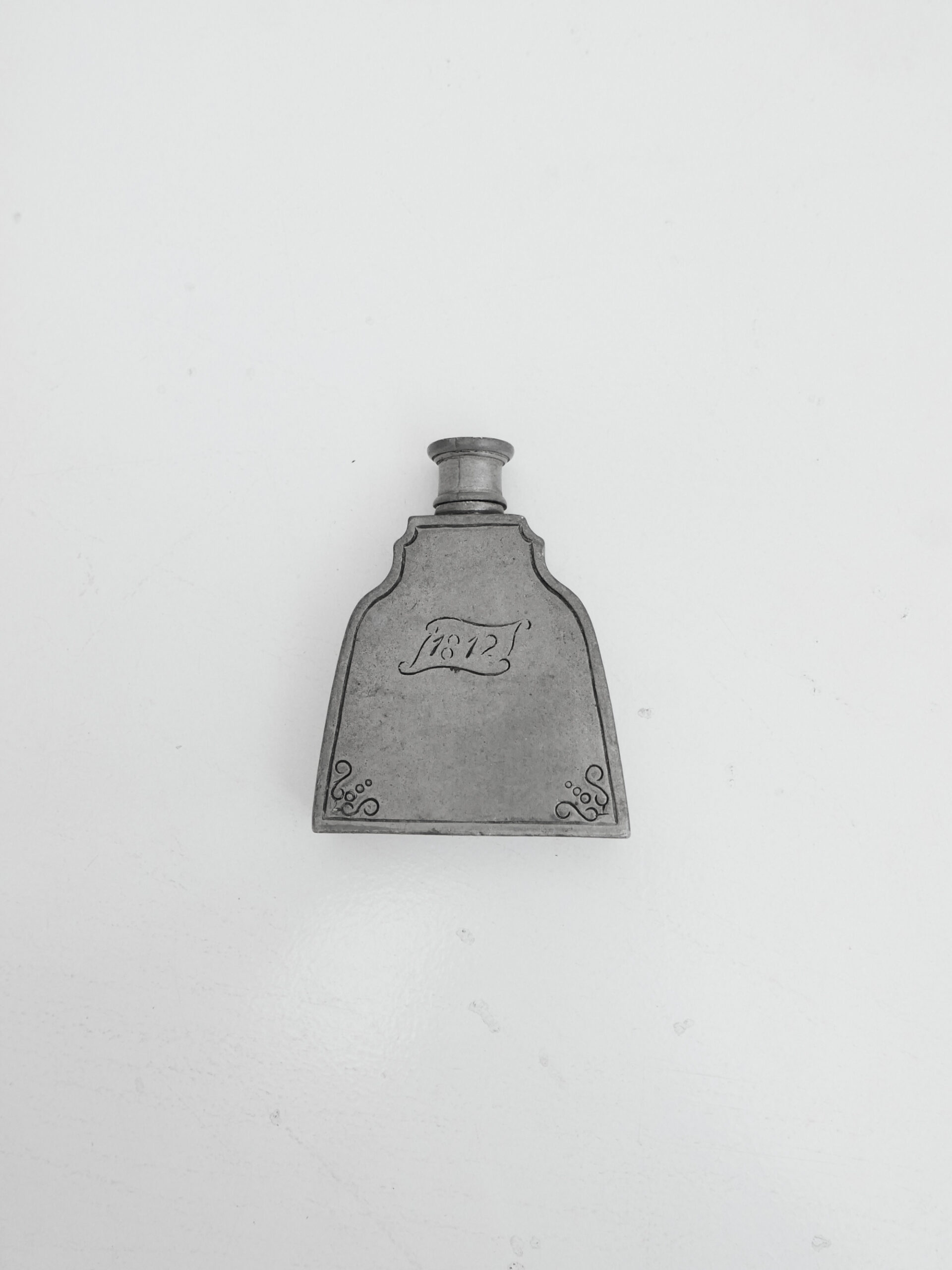 Antique whisky bottle - 画像 (2)