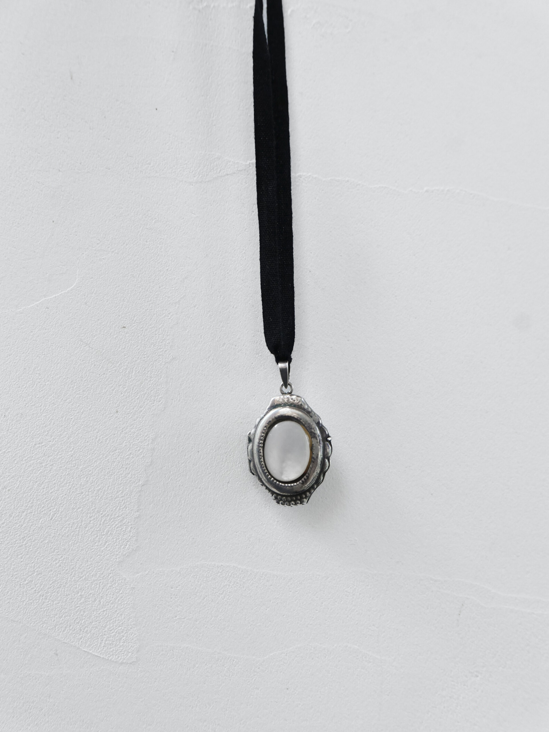 Oval shell locket