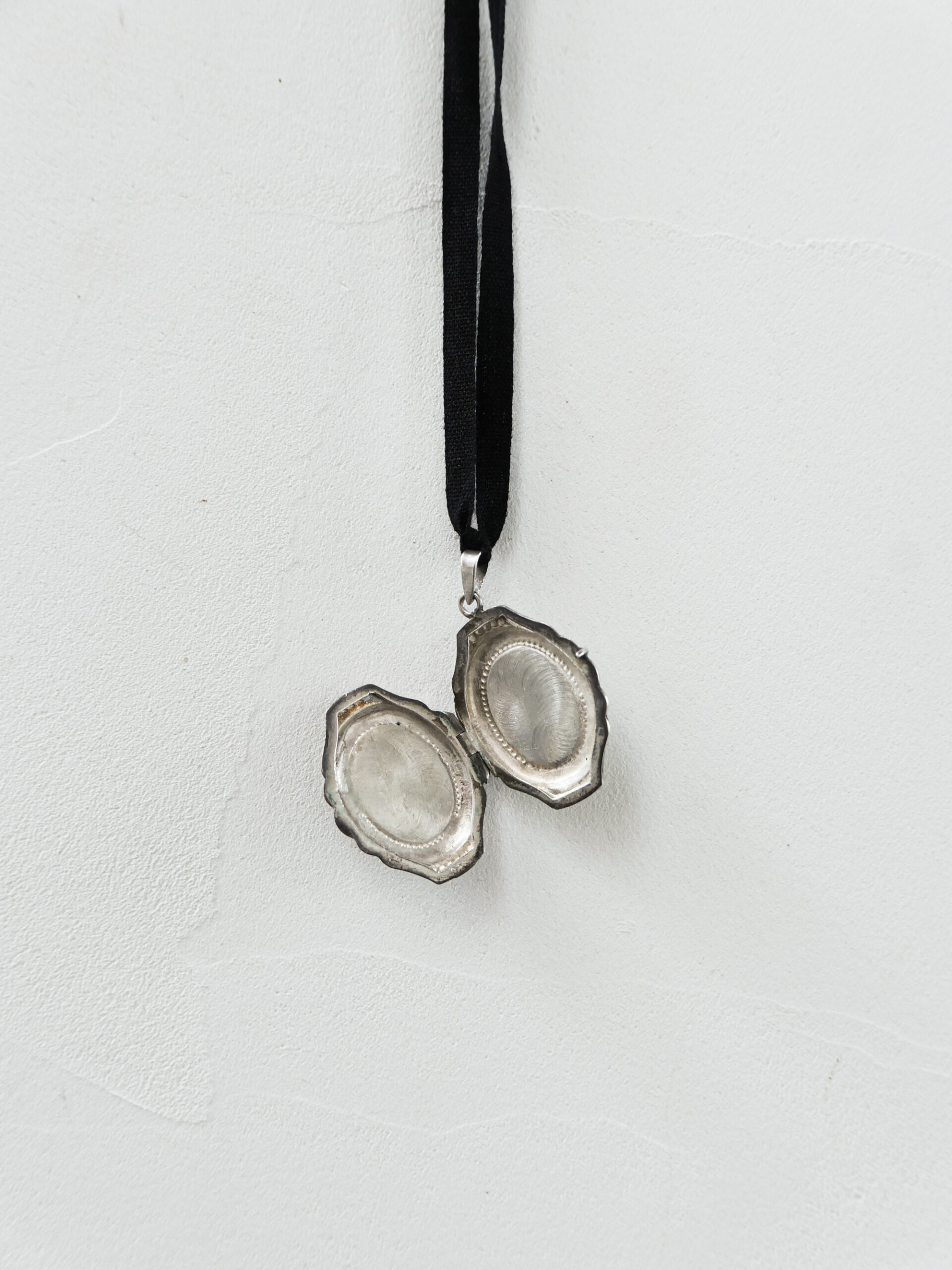 Oval shell locket - 画像 (3)