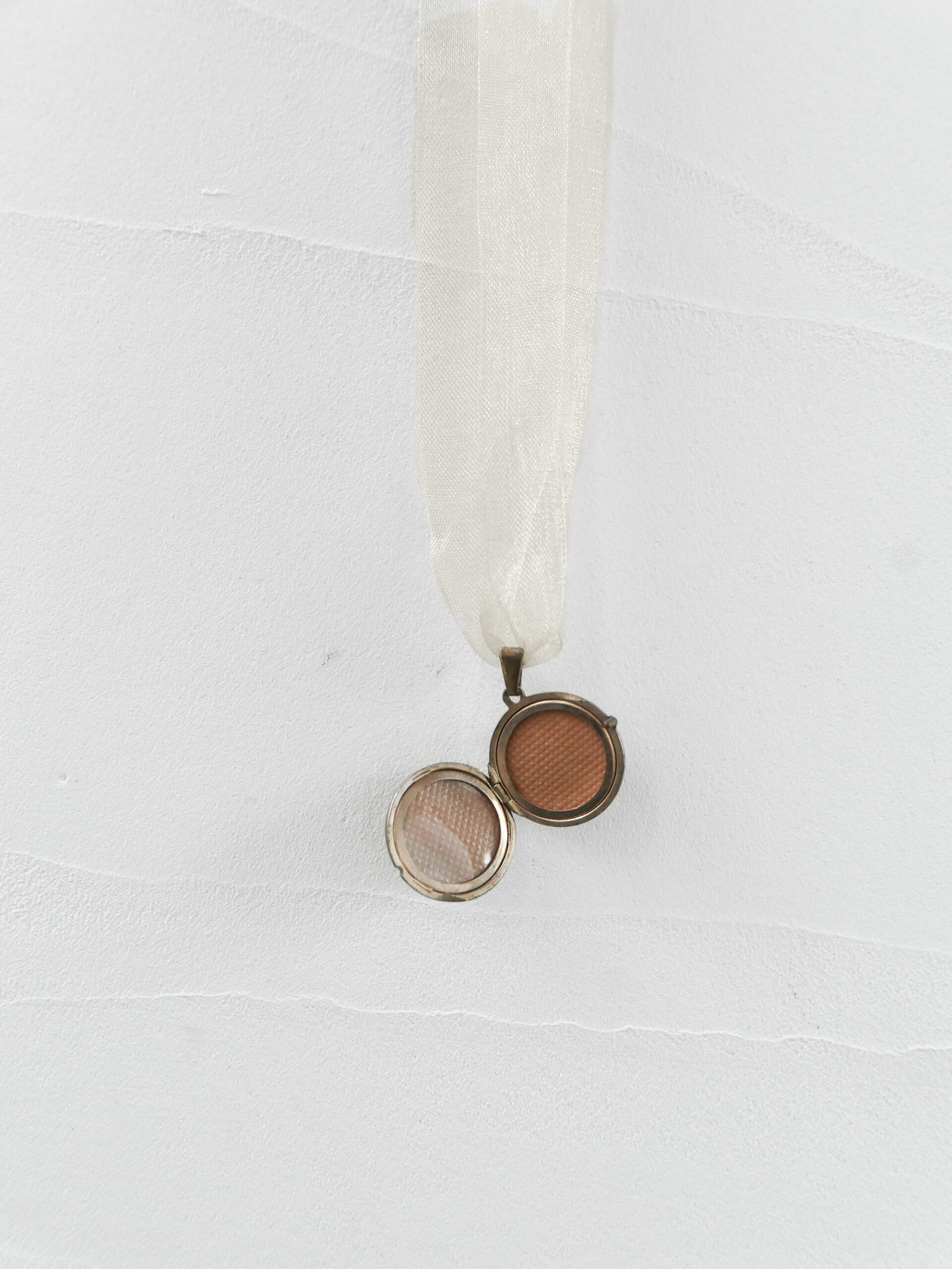 Vintage gold locket - 画像 (3)