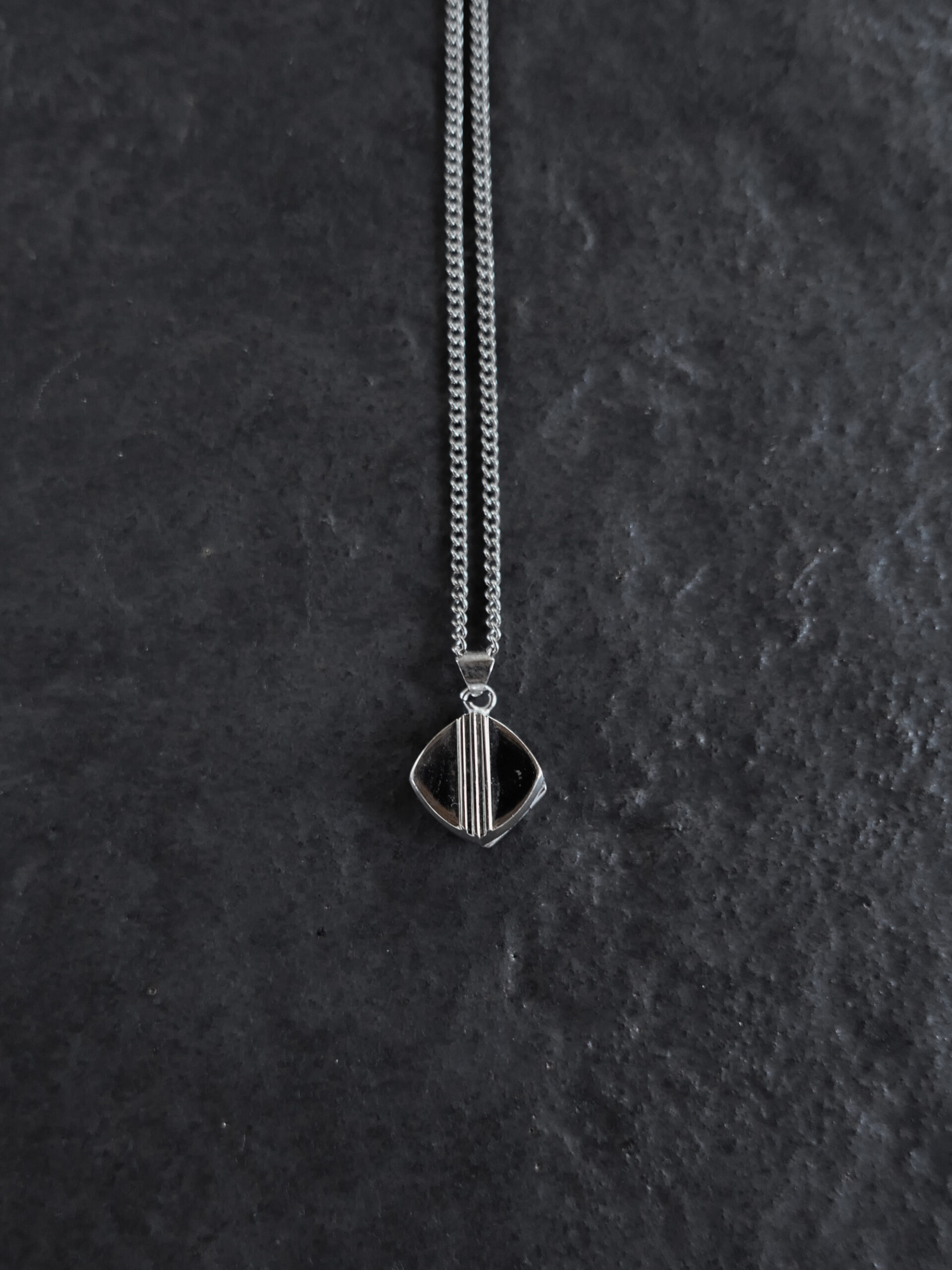Tiny diamond-shaped locket - 画像 (2)