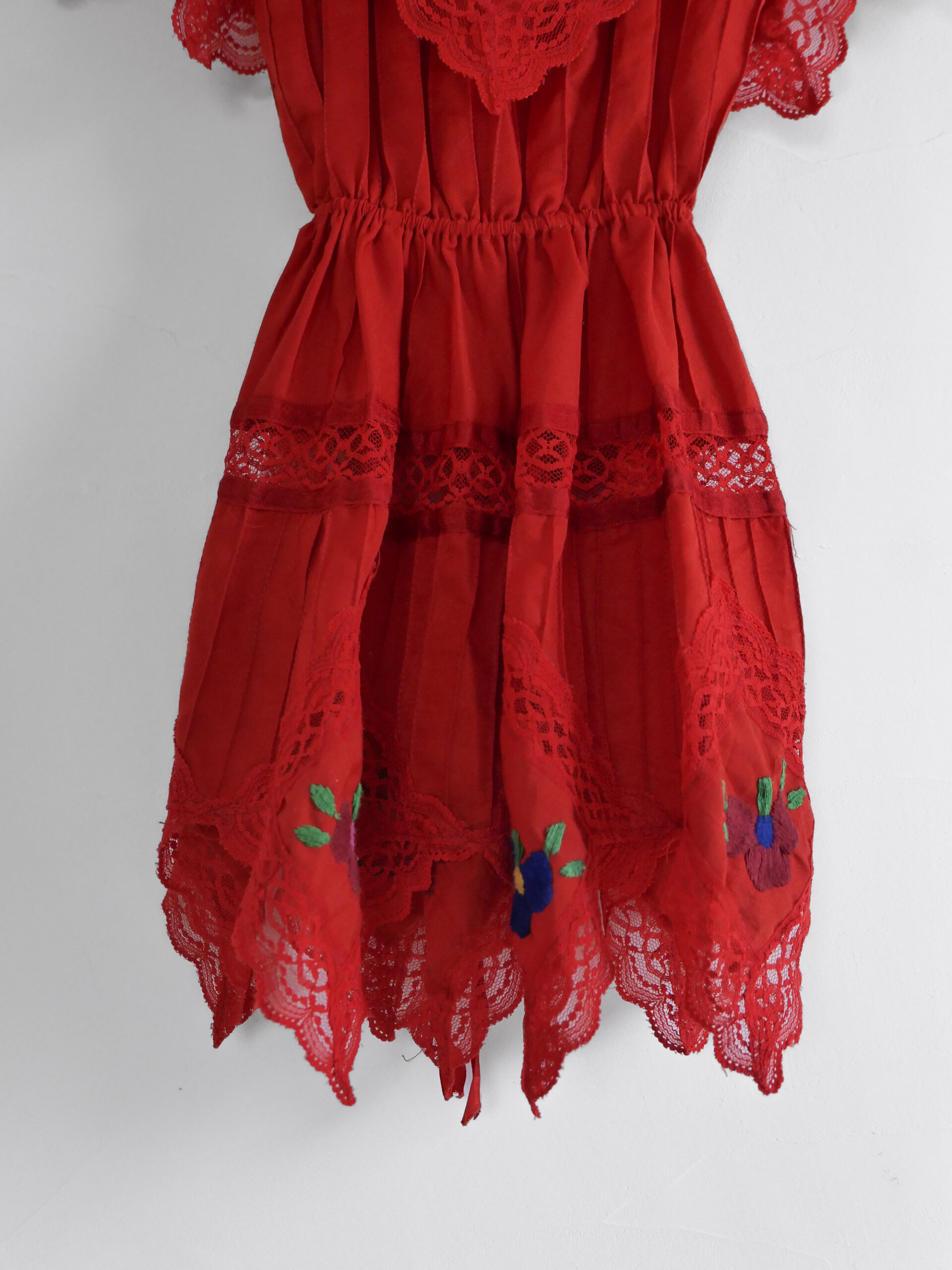 Vintage kids red embroidered dress - 画像 (3)