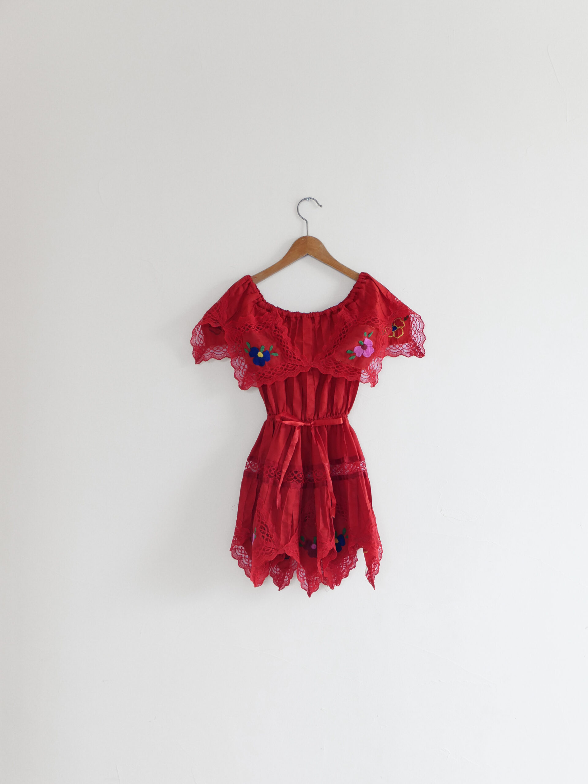 Vintage kids red embroidered dress - 画像 (5)