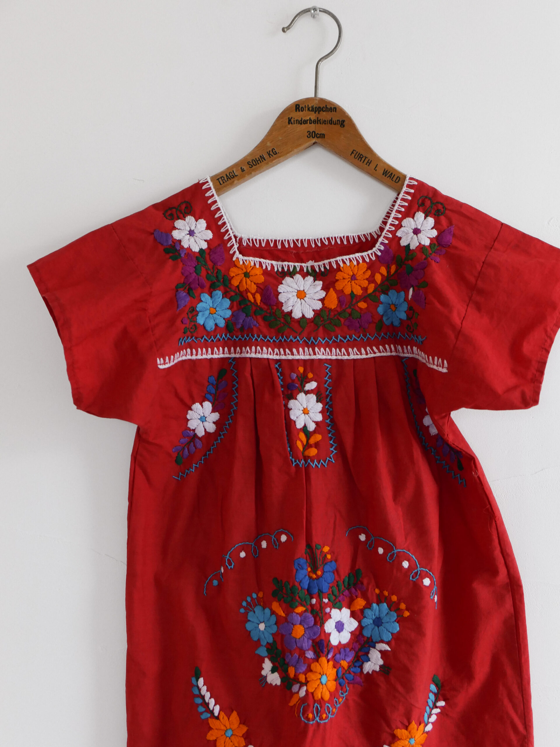 Folk embroidered red kids dress - 画像 (2)